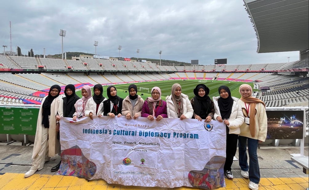 Identitas seni & budaya